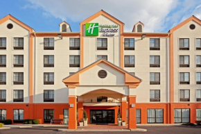 Гостиница Holiday Inn Express Hotel & Suites Meadowlands Area, an IHG Hotel  Карлстадт